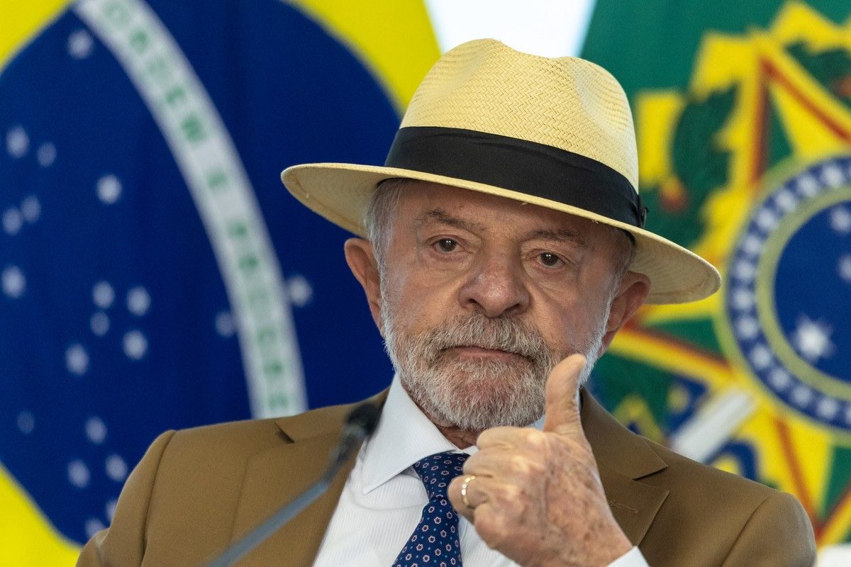 A semanas do 2º turno, Lula zera tributos da gasolina por 30 dias
