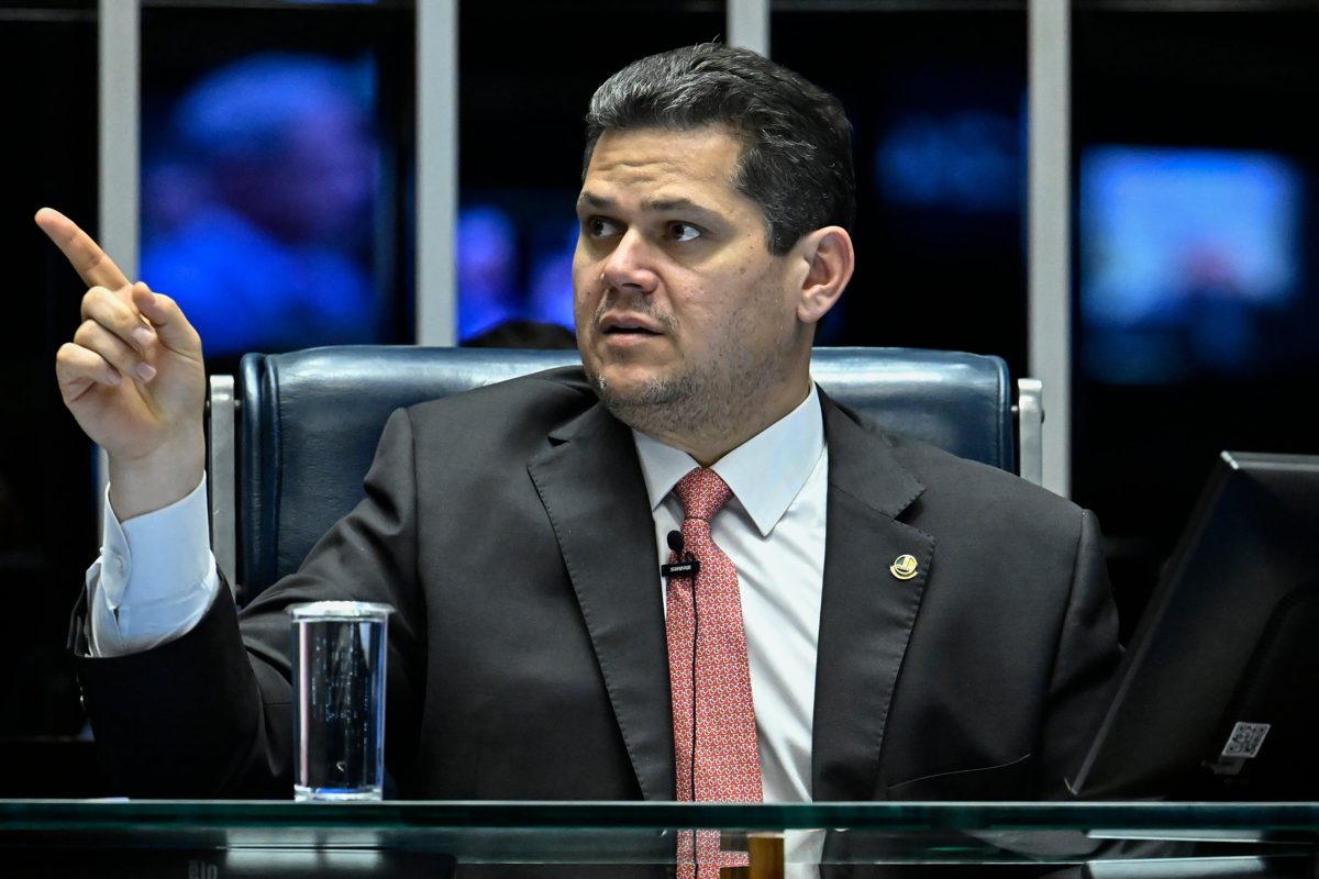 Alcolumbre quer a reeleição e abre espaço para anistia a Bolsonaro