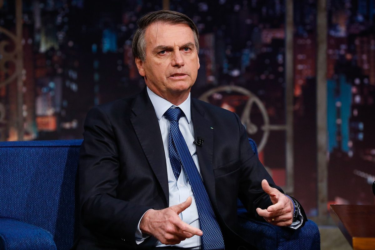 Carlos vê Bolsonaro mais frágil após visita na domiciliar