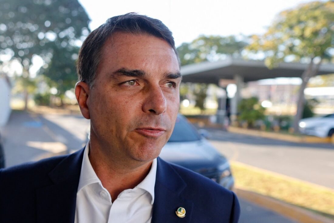 Flávio aciona TSE contra rede pró-Lula no Instagram