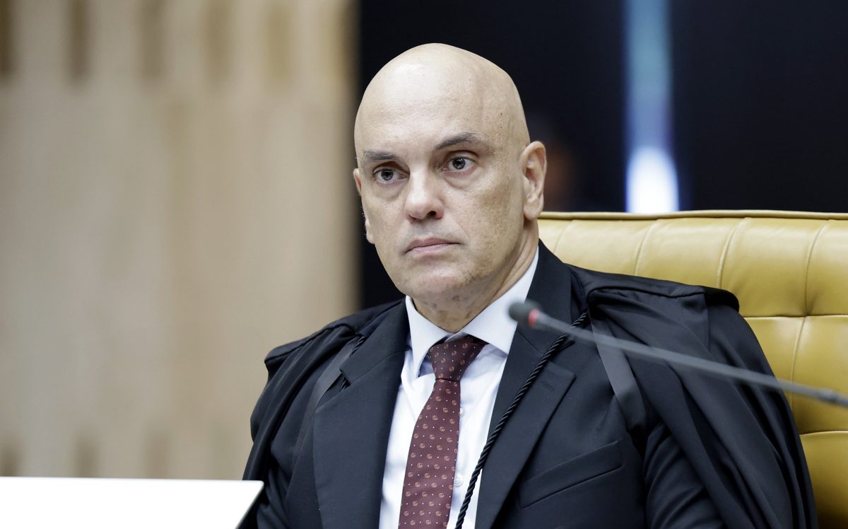 Moraes manda Eduardo Bolsonaro cumprir pena e cancela passaportes