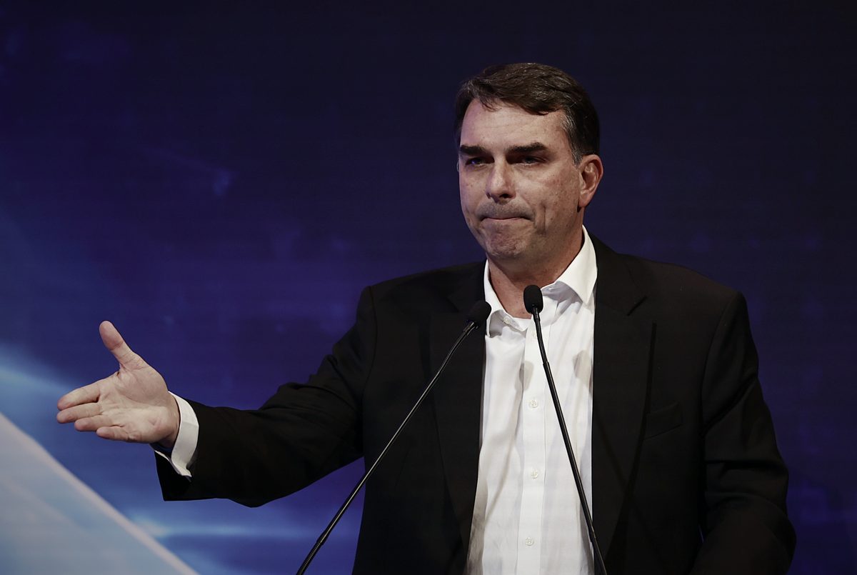 Nunes Marques suspende propaganda de Lula que liga Flávio ao Master