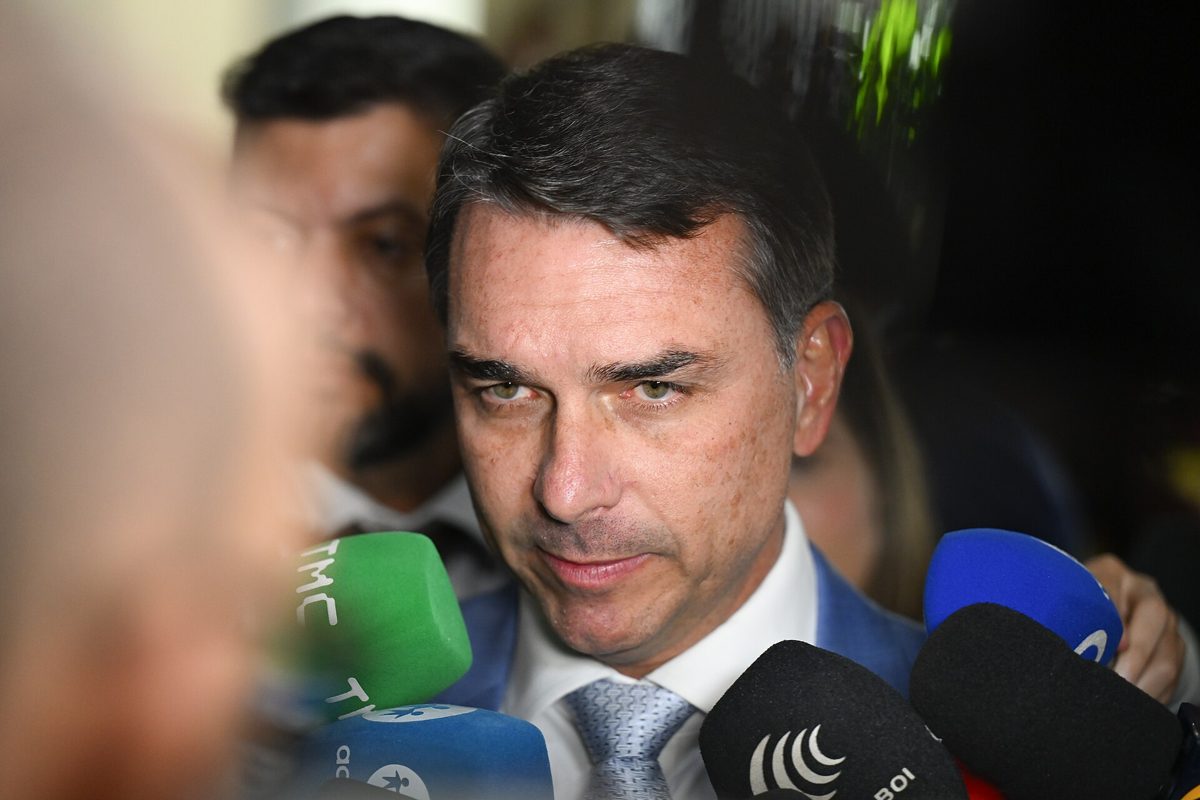 Record cancela o debate entre Flávio e Lula marcado para domingo